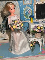 Create a floral work of art with Jane